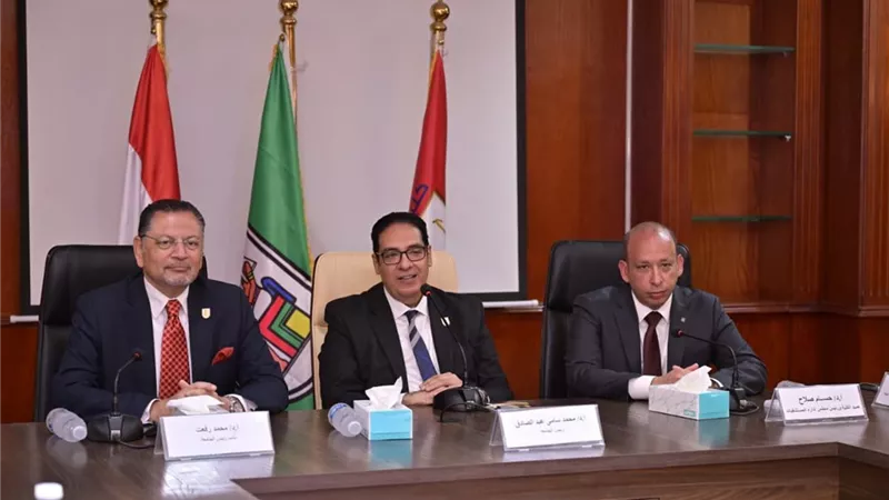 جامعة القاهرة تُطلق قافلة تنموية شاملة إلى حلايب وشلاتين