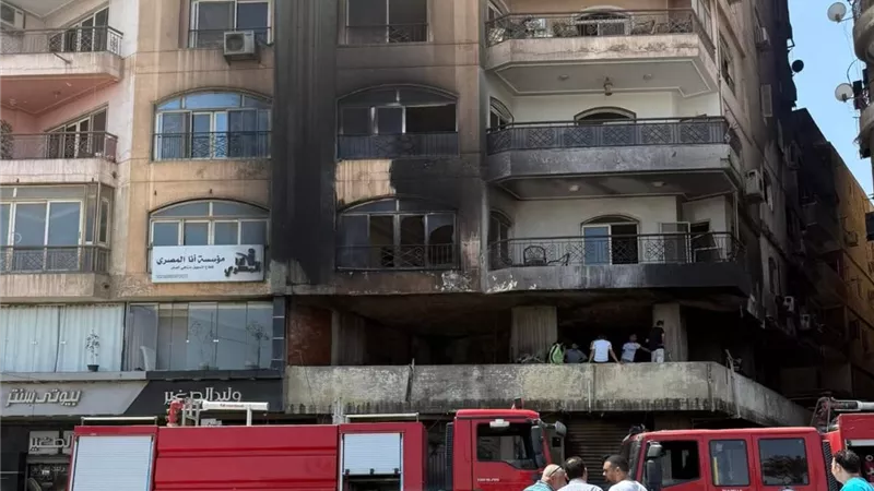 السيطرة على حريق شقتين سكنيتين ومخزن أدوات صحية بالجيزة