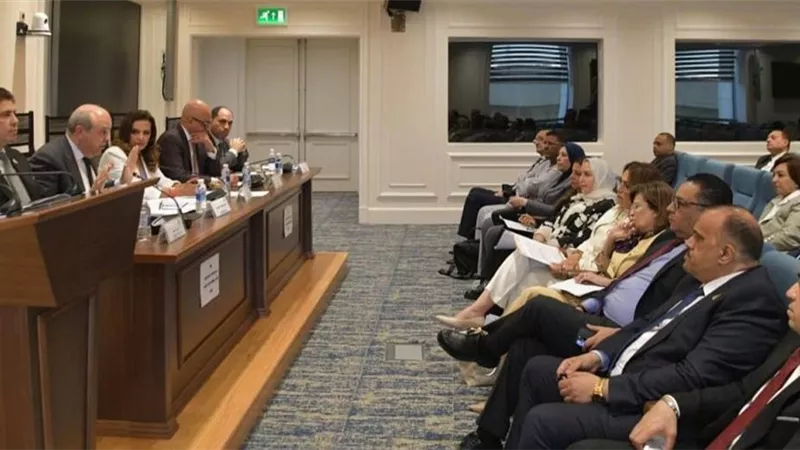 وزير الطيران المدني يستعرض استراتيجية تطوير القطاع وتعزيز تنافسيتها