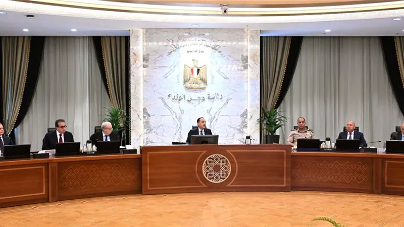 مدبولي يكلف الحكومة بالالتزام بحضور جلسات البرلمان 