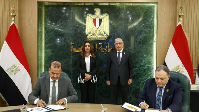 منال عوض تشهد احتفالية النيابة العامة لتسلم سبائك فضية ووثائق أراض مستردة