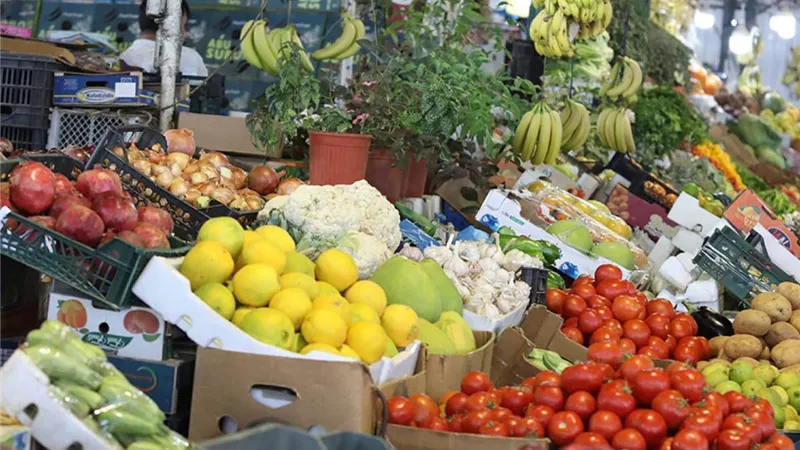 انخفاضات تضرب أسعار الخضروات.. والطماطم والليمون يواصلان الارتفاع