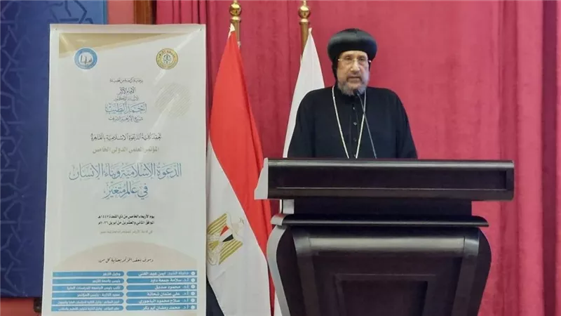 الأنبا إرميا: بناء الإنسان محور التنمية في عالم سريع التحولات 