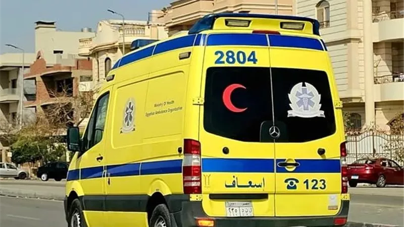 إصابة 4 أشخاص في انقلاب سيارة 
