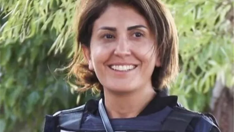 العثور على جثة الصحفية آمال خليل داخل مبنى مستهدف في بلدة الطيري