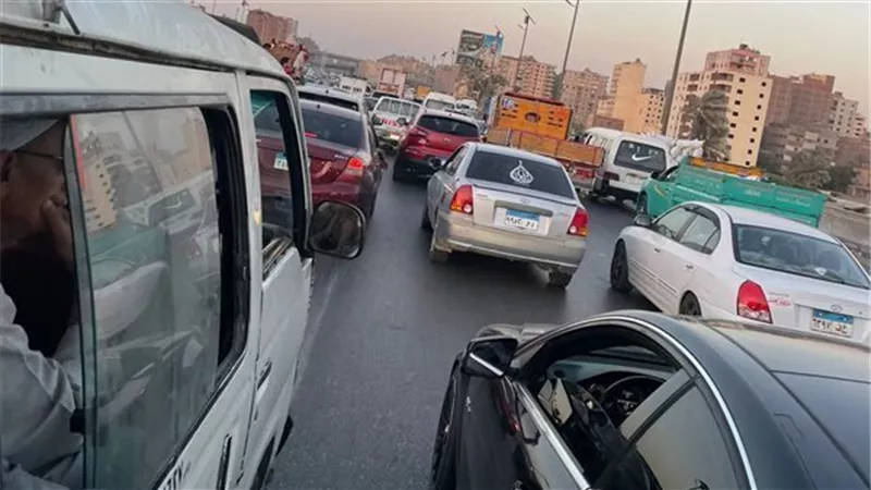 سيولة صباحية وكثافات متوسطة وقت الذروة.. الحالة المرورية في المنيا