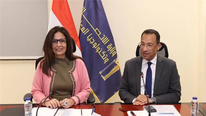 وزيرا الاتصالات والثقافة يبحثان توظيف الذكاء الاصطناعي في المجال الثقافي