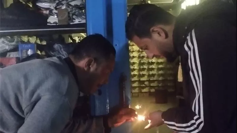 لمخالفة مواعيد الغلق.. تحرير 13 محضر غلق و تشميع بعدد من مراكز الشرقية