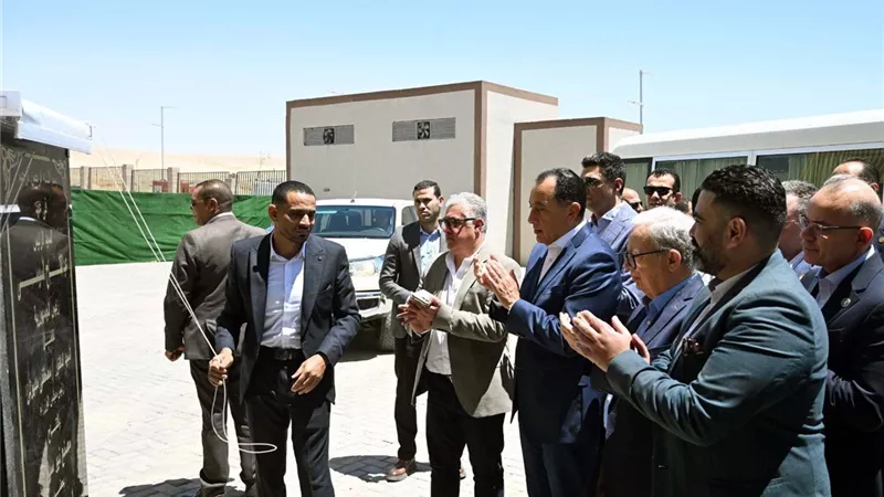 رئيس الوزراء يفتتح مصنع 