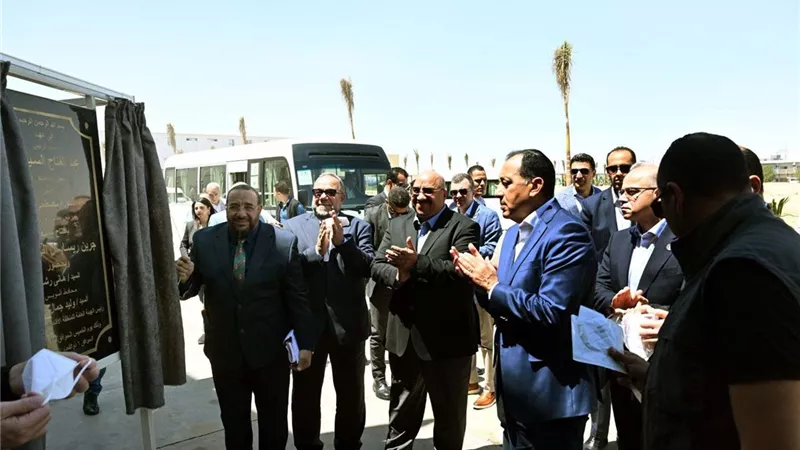 رئيس الوزراء يفتتح مصنع 