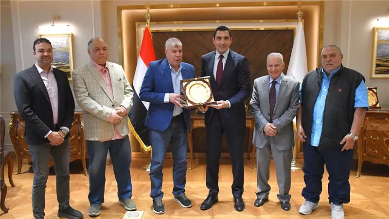 دعم مستمر لأساطير الكرة.. وزير الرياضة يلتقي جمعية قدامى الرياضيين