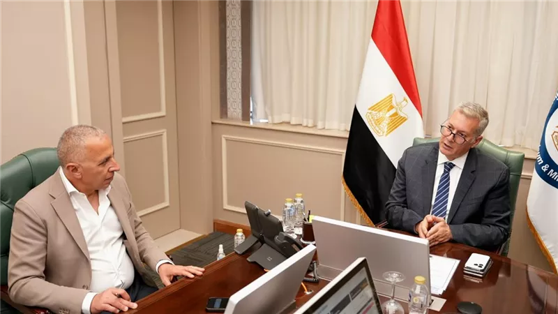 وزير البترول يبحث مع السويدي إلكتريك تسريع مجمع الفوسفات بالسخنة