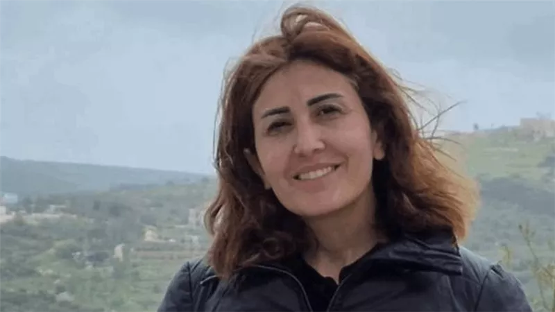 تحديد  مكان الصحفية آمال خليل داخل المنزل الذي استهدفته غارة إسرائيلية