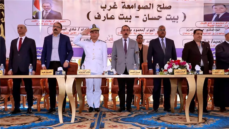 محافظ سوهاج يشهد صلح أبناء عمومة عائلة 