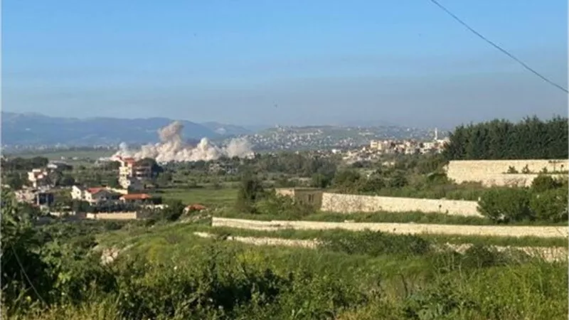إسرائيل تتحدى القانون الدولي وتنفذ تفجيرات في 4 بلدات بجنوب لبنان