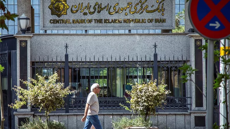 البنك المركزي الإيراني: تحصيل نقدي لرسوم عبور السفن في مضيق هرمز