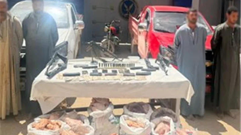 الداخلية تضبط عصابة سرقة بالإكراه بعد الاستيلاء على سيارة دواجن بـ قنا