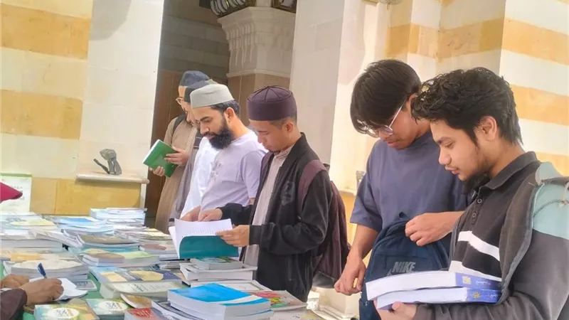 «الأعلى للشؤون الإسلامية» ينظم معرضًا للكتاب بمسجد السيدة نفيسة | صور