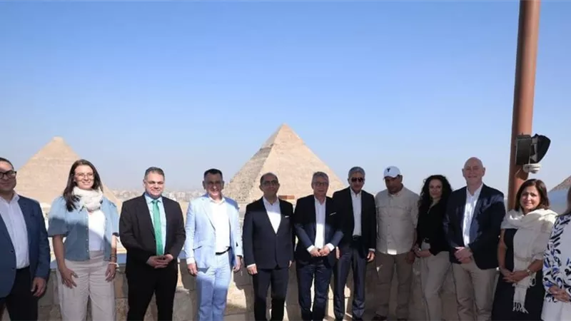 وزير السياحة والآثار يلتقي رئيس اتحاد شركات السياحة الألمانية DRV