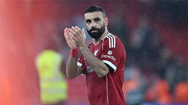 صدام خفي داخل أنفيلد.. كواليس توتر علاقة محمد صلاح مع ليفربول وسلوت 