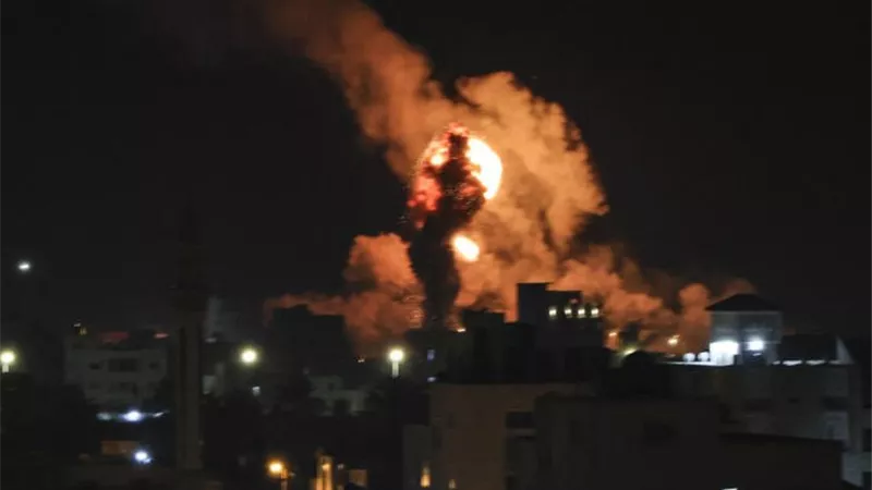 جيش الاحتلال يقصف جنوب لبنان ردًا على هجمات حزب الله