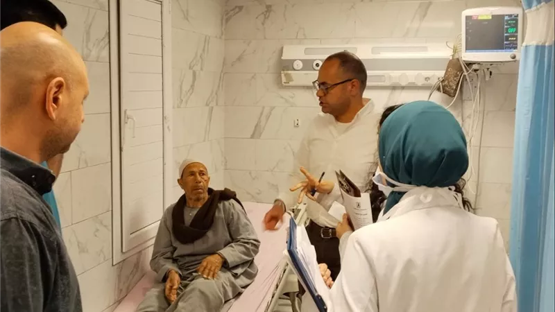 قيادات مستشفيات جامعة القاهرة تكثف المرور الميداني داخل الطوارئ