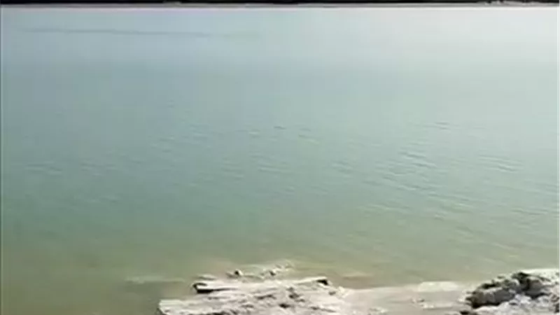 نبع الحمراء بوادي النطرون.. “بحيرة السماء” حيث يلتقي الجمال بالشفاء