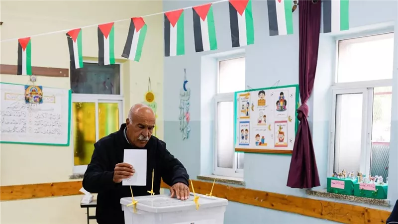 مصطفى البرغوثي: الانتخابات البلدية  الفلسطينية حق ديمقراطي يجب ممارسته