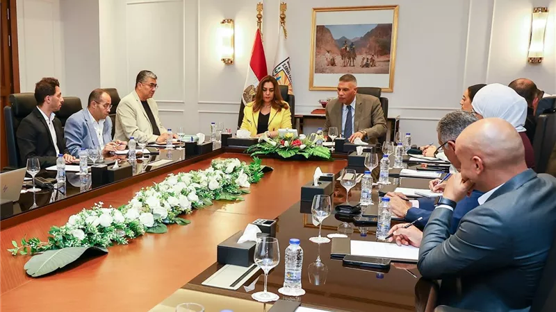 وزيرة التنمية المحلية والبيئة: وضع نظام رصد وتتبع لحركة المراكب السياحية 