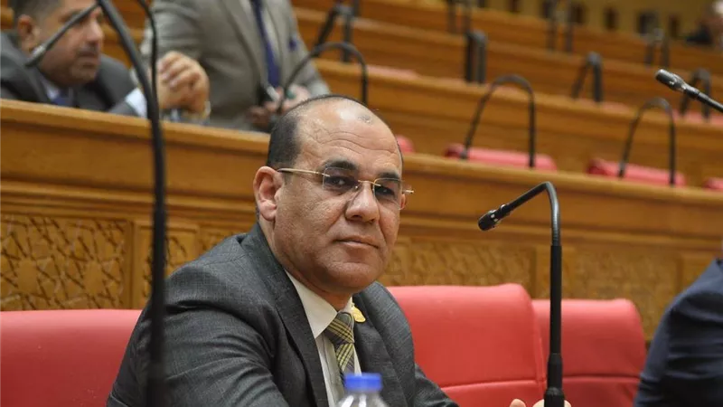 بعد مناقشته بـ
