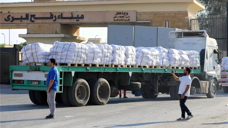قوافل إغاثية جديدة من العريش تحمل الغذاء والدواء والوقود لإنقاذ أهل غزة