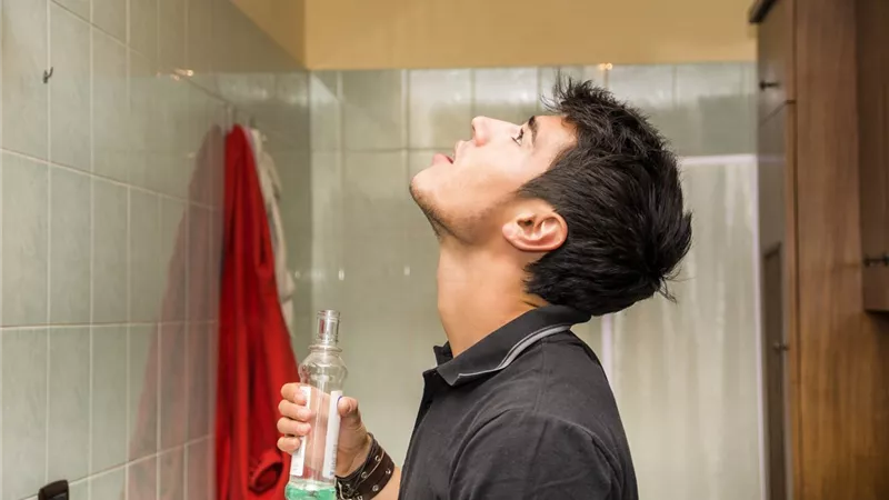 ما علاقة غسول الفم بأمراض القلب.. دراسة تجيب