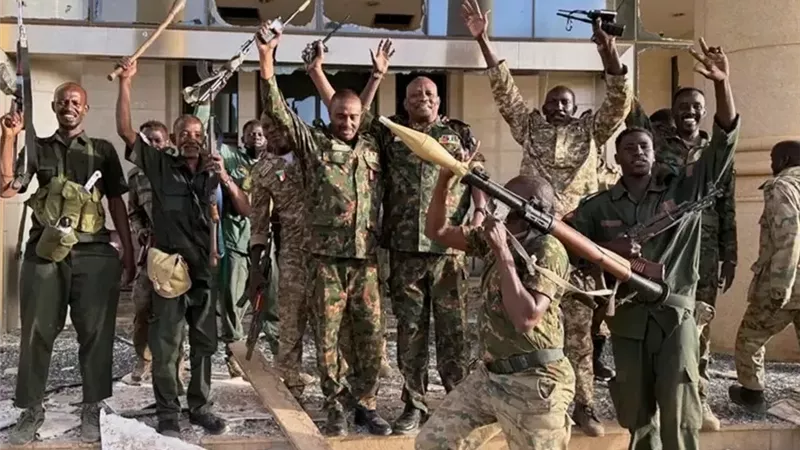 الجيش السوداني ينقض على مليشيا دقلو.. ويدمر 36 مركبة حربية|فيديو