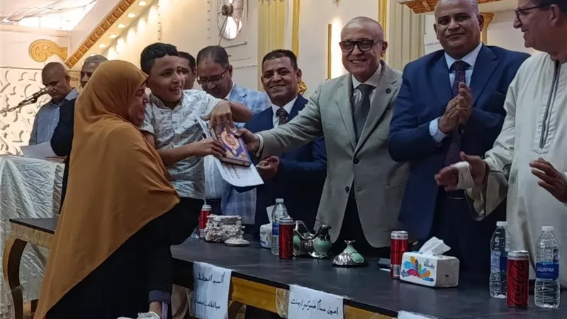 محافظ الأقصر يستجيب لطلب طفل من حفظة القرآن ويوجّه بعلاجه 