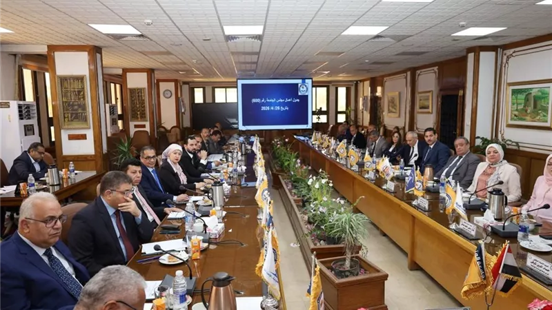 مجلس جامعة المنيا يناقش ملفات استراتيجية لدعم التطوير المؤسسي الشامل 