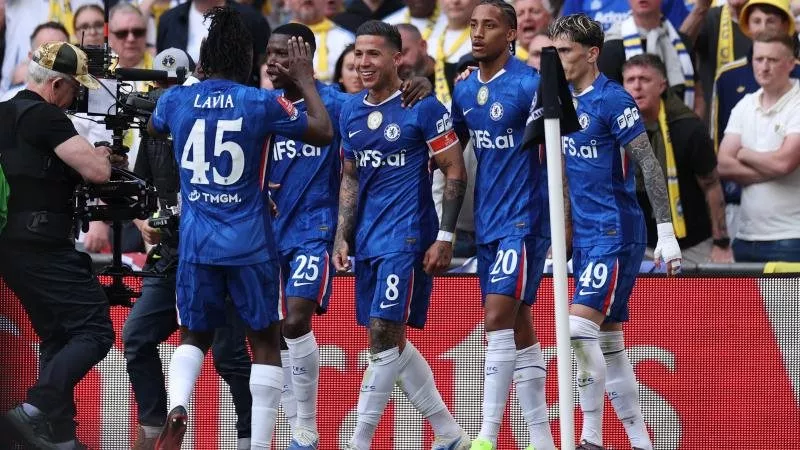 موعد نهائي كأس الاتحاد الإنجليزي تشيلسي في مواجهة مانشستر سيتي 