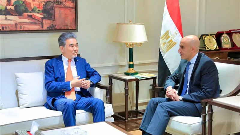 وزير التعليم يبحث مع جامعة هيروشيما تعزيز التعاون في تدريس الثقافة المالية