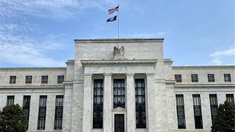 العمدة: تثبيت الفائدة الأمريكية هو السيناريو الأقرب.. ولا تأثير علي الذهب