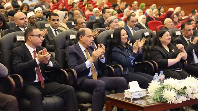 وزيرة التضامن ومحافظ المنيا يشهدان استعراض إنجازات 