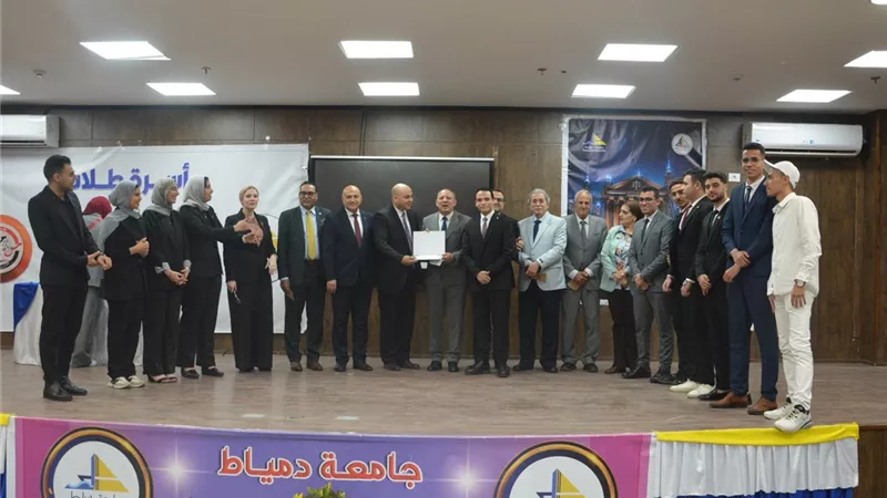 رئيس جامعة دمياط يشهد فعاليات المحاكمة الصورية لطلاب كلية الحقوق 