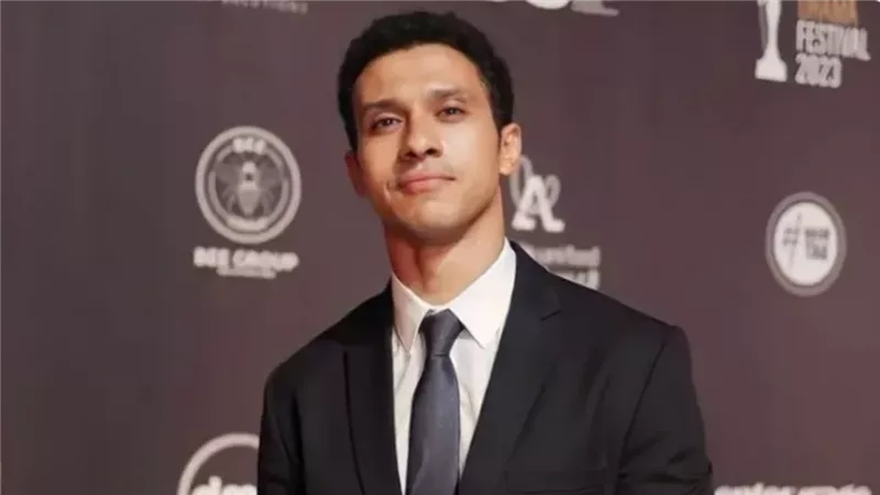 هل يجسد عصام عمر شخصية 