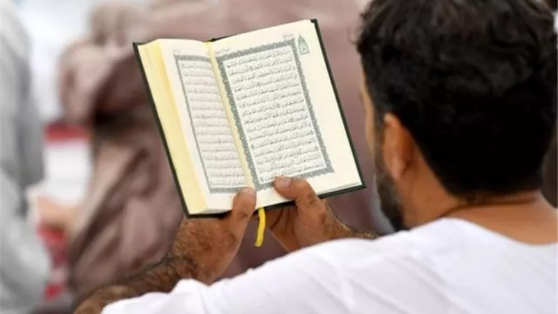 ما حكم إلقاء السلام على قارئ القرآن؟.. دار الإفتاء تجيب 