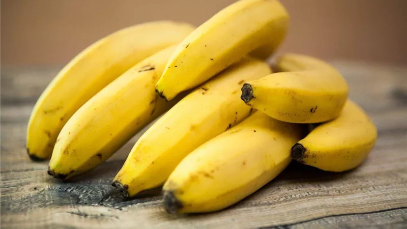 ماذا يحدث لصحة الأمعاء عند تناول الموز؟