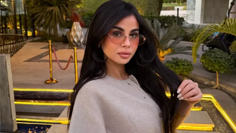 آخرهن منة عرفة.. عمليات التجميل تعيد رسم وجوه الفنانات