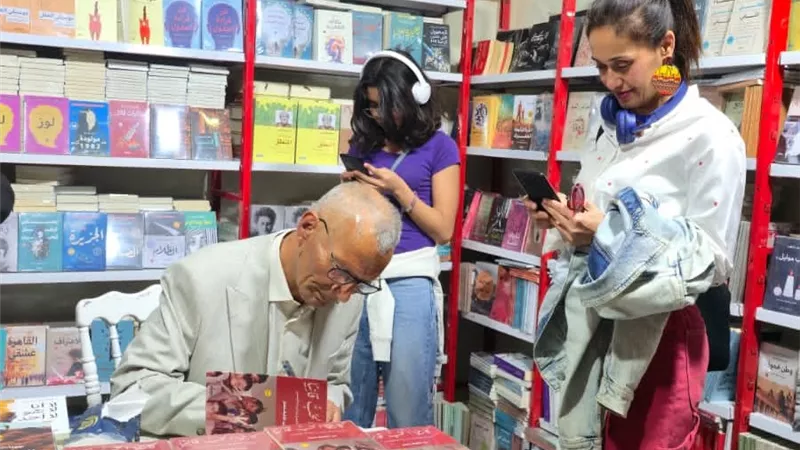  حفل توقيع «كان الحب قانيا» بمعرض تونس الدولي للكتاب|صور 