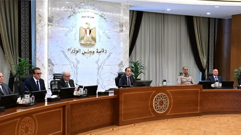 الحكومة توافق على استمرار العمل عن بُعد الأحد من كل أسبوع خلال مايو