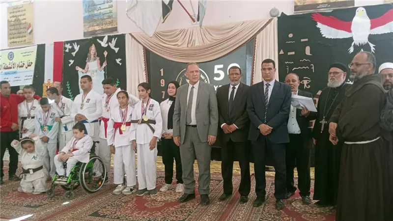 مدير تعليم أسيوط يكرم أبطال الجمهورية من ذوى الهمم