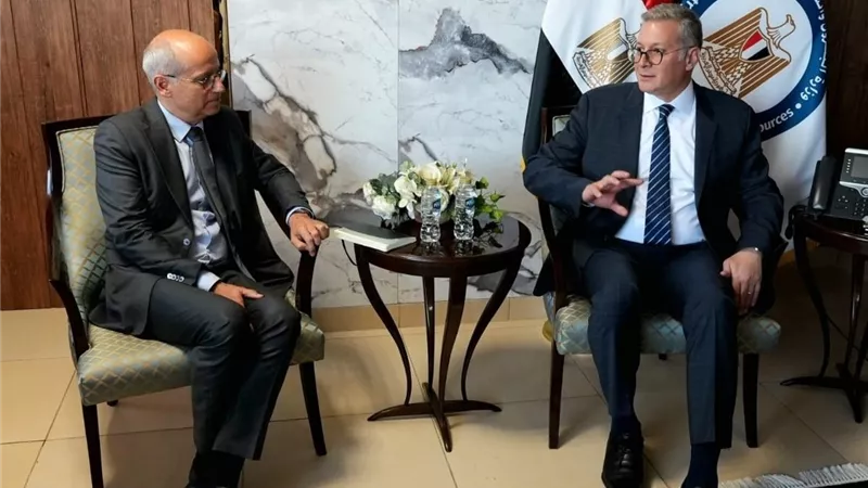 وزير البترول يبحث مع توتال إنرجيز عودتها للتوسع في استكشاف الغاز بمصر