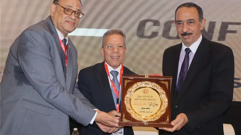 محافظ سوهاج ونقيب عام أطباء مصر يفتتحان المؤتمر الأول لنقابة أطباء سوهاج
