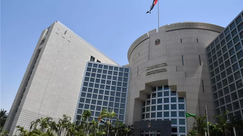 الإمارات تحظر سفر مواطنيها إلى إيران ولبنان والعراق